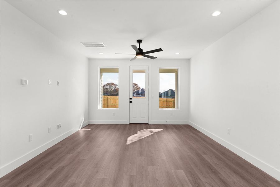 Spacious, unfurnished interior of a new home in , Burnet (Image 18).