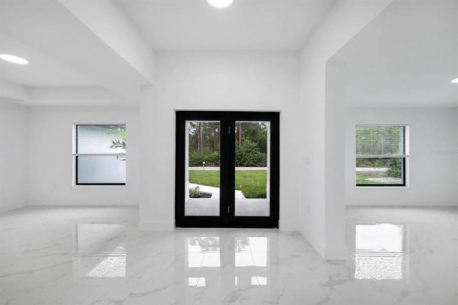 Spacious, unfurnished interior of a new home in , Lehigh Acres (Image 28).
