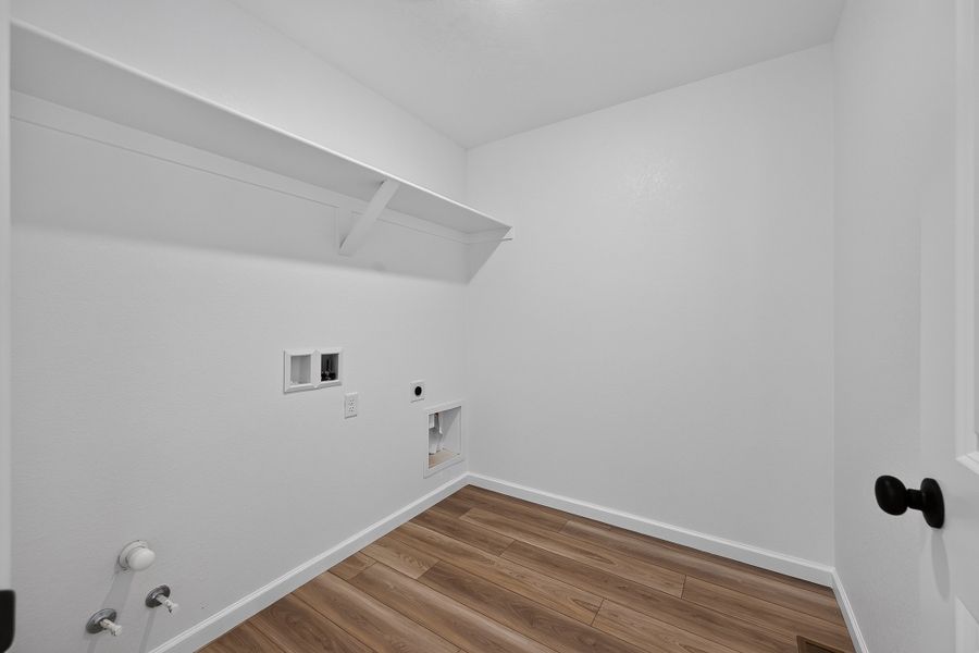 Spacious, unfurnished interior of a new home in Sky Ranch, Watkins (Image 26). Spacious, unfurnished interior of a new home in Sky Ranch, Watkins (Image 26).