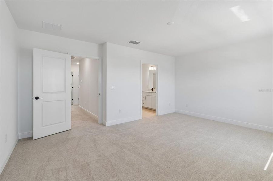 Spacious, unfurnished interior of a new home in SeaFlower, Bradenton (Image 22).