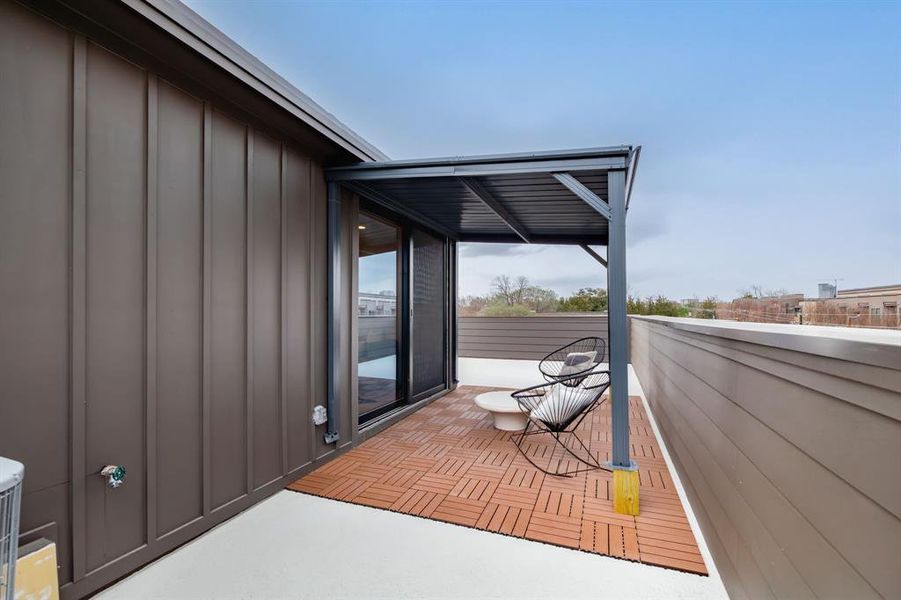 Exterior details and patio area of a home in , Dallas (Image 25).