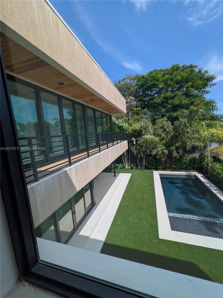 Exterior details and patio area of a home in , Fort Lauderdale (Image 28).