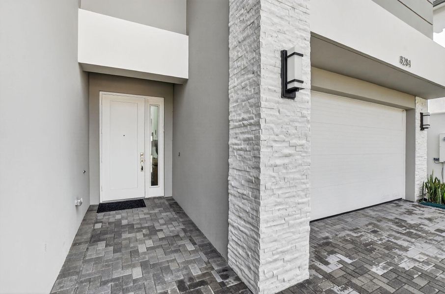 Spacious, unfurnished interior of a new home in , Boca Raton (Image 22).