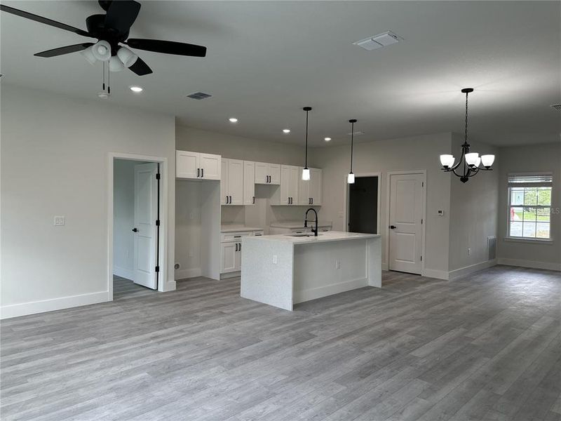 Spacious, unfurnished interior of a new home in , Ocala (Image 19).