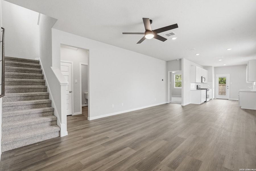 Spacious, unfurnished interior of a new home in Dauer Ranch, New Braunfels (Image 24). Spacious, unfurnished interior of a new home in Dauer Ranch, New Braunfels (Image 24).