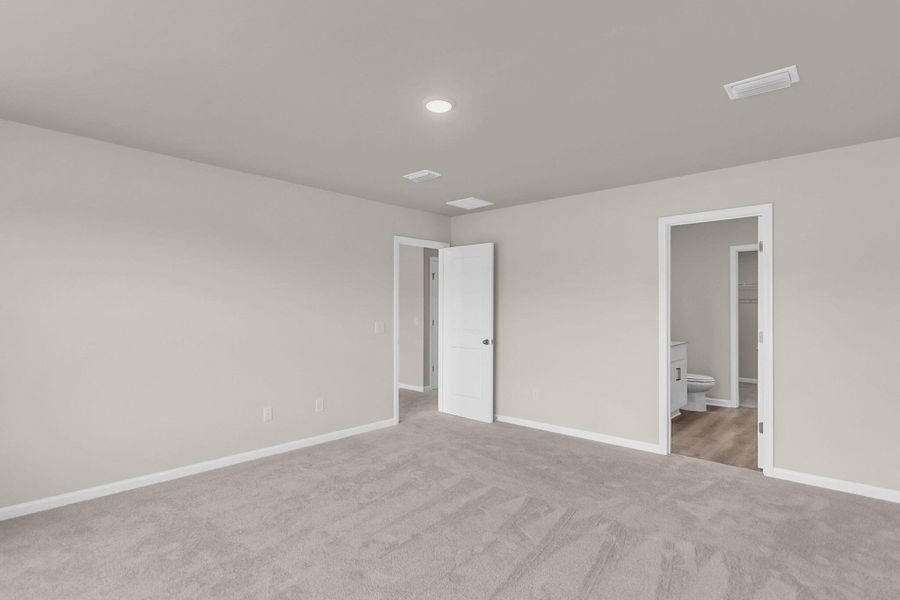 Spacious, unfurnished interior of a new home in , Ravenel (Image 21).