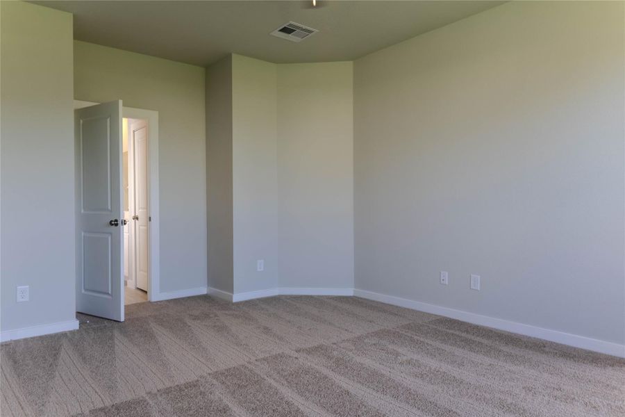Spacious, unfurnished interior of a new home in La Segarra 40', Brookshire (Image 20).