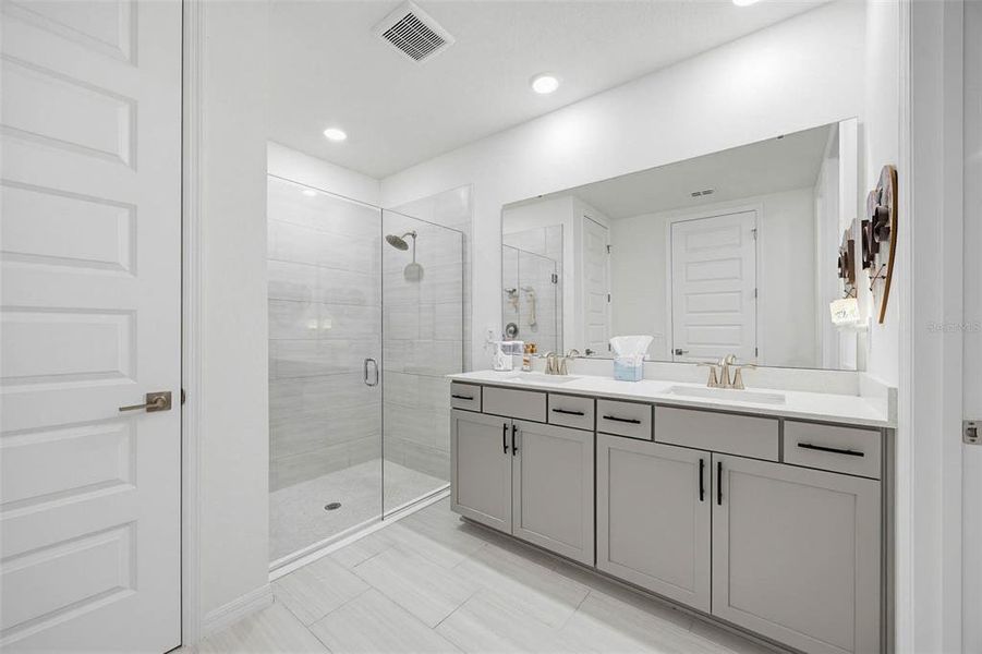 Furnished interior view inside a new home in The Grove at Stuart Crossing - Signature Series, Bartow (Image 17). Furnished interior view inside a new home in The Grove at Stuart Crossing - Signature Series, Bartow (Image 17).