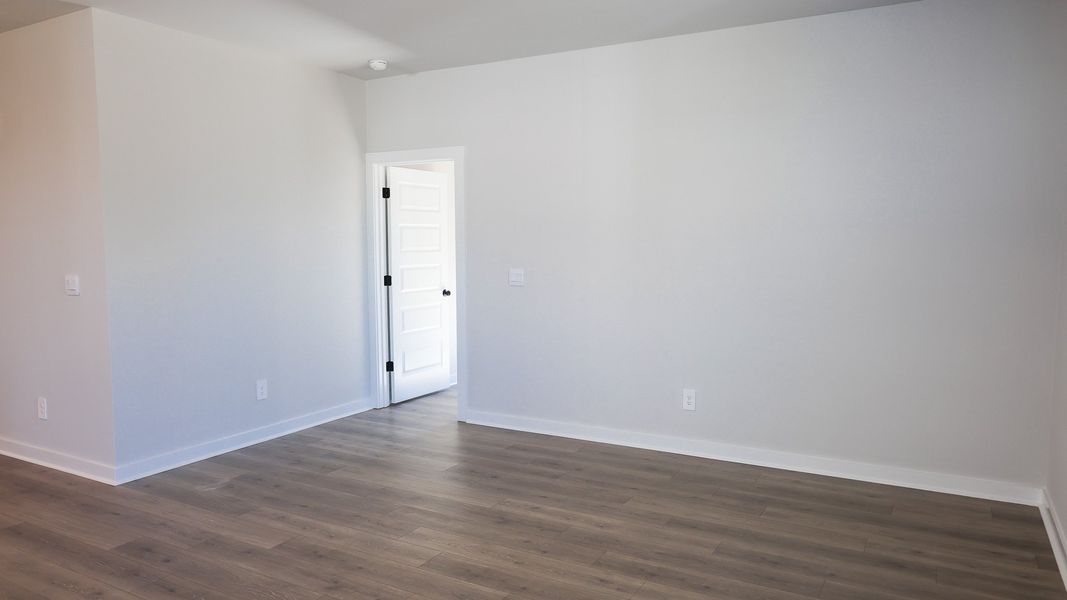 Representative unfurnished interior of a home built from the EMBRY by D.R. Horton in Harvest Point, Spring Hill (Image 31).