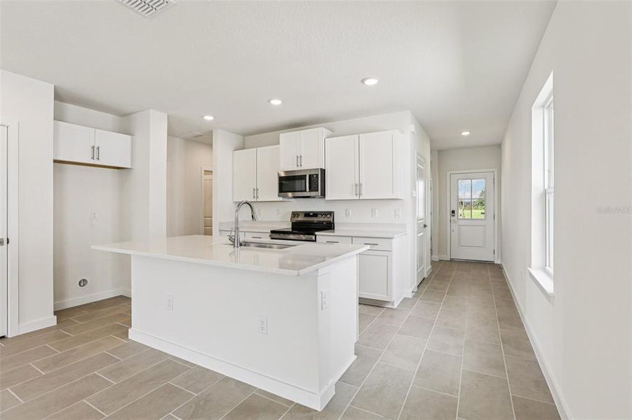 Furnished interior view inside a new home in Willowbrook North, Winter Haven (Image 9). Furnished interior view inside a new home in Willowbrook North, Winter Haven (Image 9).
