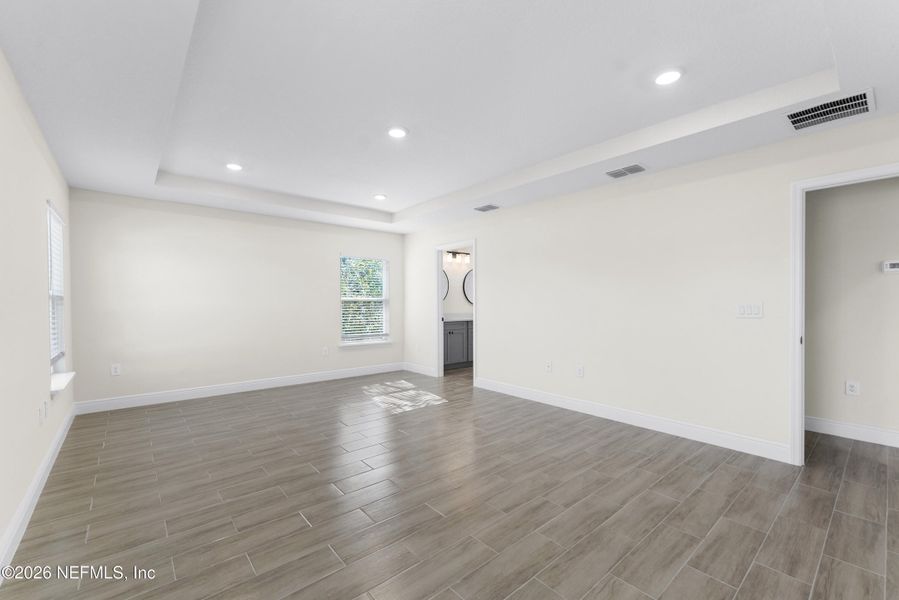 Spacious, unfurnished interior of a new home in , Ocala (Image 37).