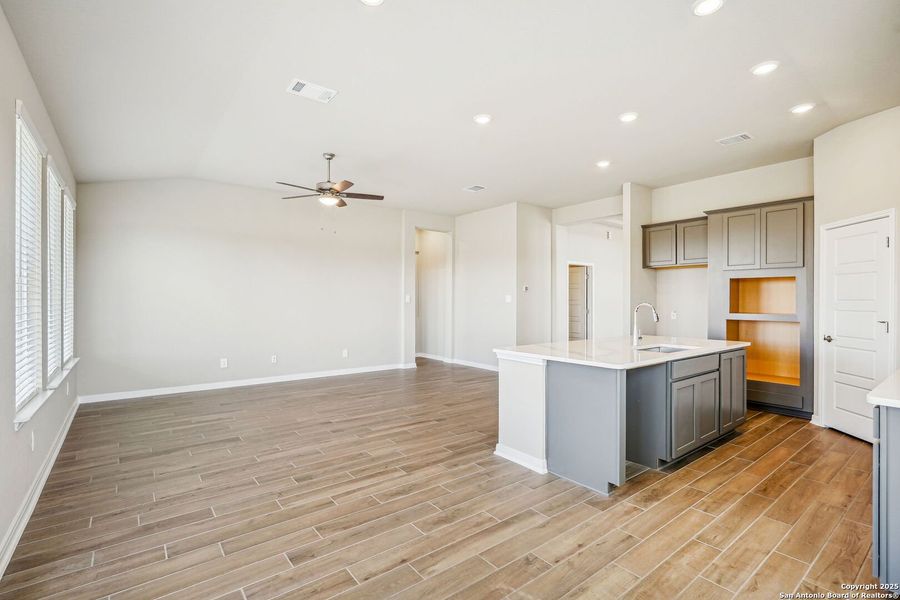 Spacious, unfurnished interior of a new home in Carmel Ranch, Schertz (Image 35).