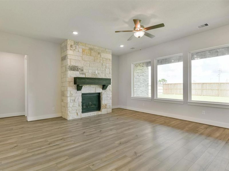 Spacious, unfurnished interior of a new home in Lago Mar, Texas City (Image 13). Spacious, unfurnished interior of a new home in Lago Mar, Texas City (Image 13).