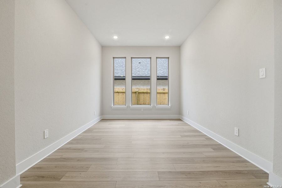 Spacious, unfurnished interior of a new home in Haby Hill 60s, San Antonio (Image 32).