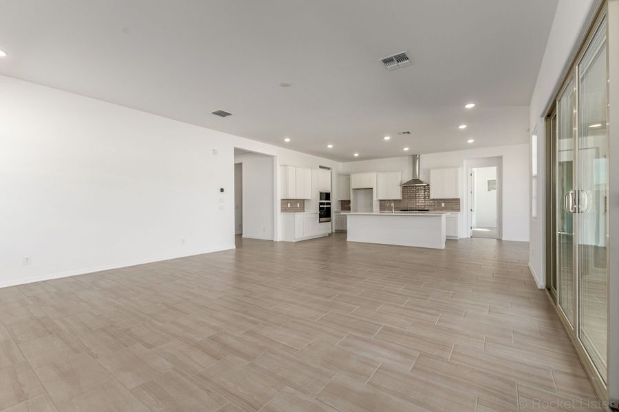 Spacious, unfurnished interior of a new home in Empire Pointe, Queen Creek (Image 7).