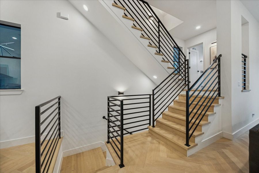 Spacious, unfurnished interior of a new home in , Houston (Image 20).