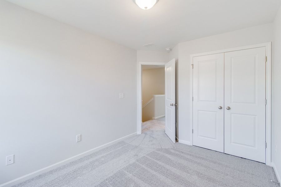 Spacious, unfurnished interior of a new home in Astoria, Columbia (Image 27).