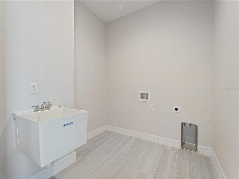 Spacious, unfurnished interior of a new home in , Rotonda West (Image 32). Spacious, unfurnished interior of a new home in , Rotonda West (Image 32).