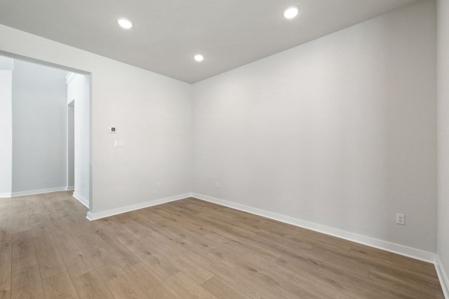 Spacious, unfurnished interior of a new home in Heritage, Dripping Springs (Image 35).