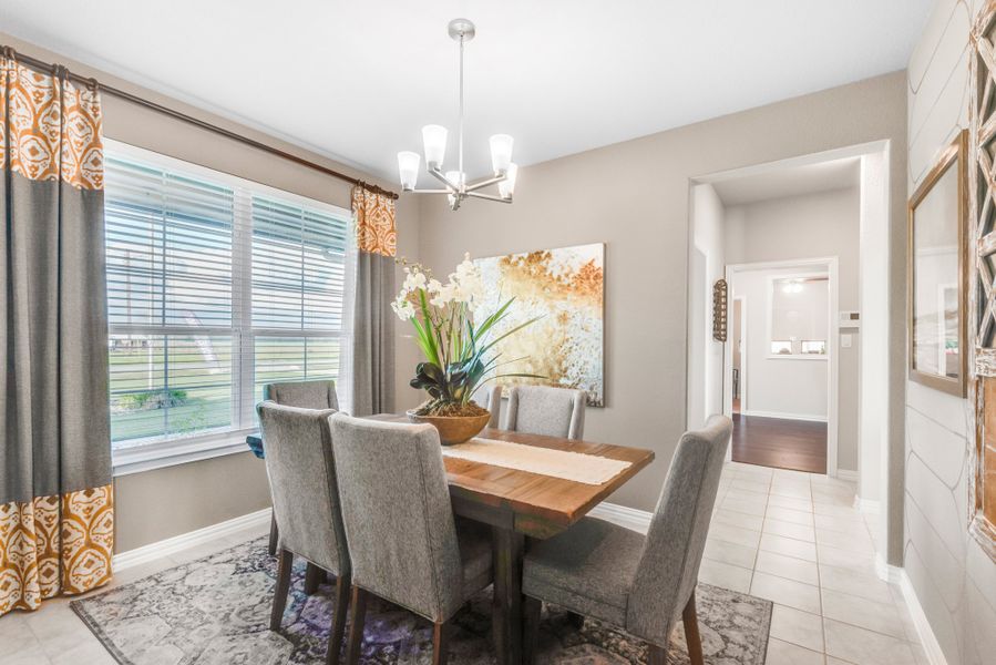 Furnished interior view inside a new home in Oak Valley, Terrell (Image 11).