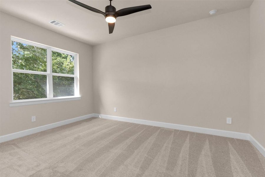 2 guest suites can also be foundupstairs, each with their ownprivate ensuite.