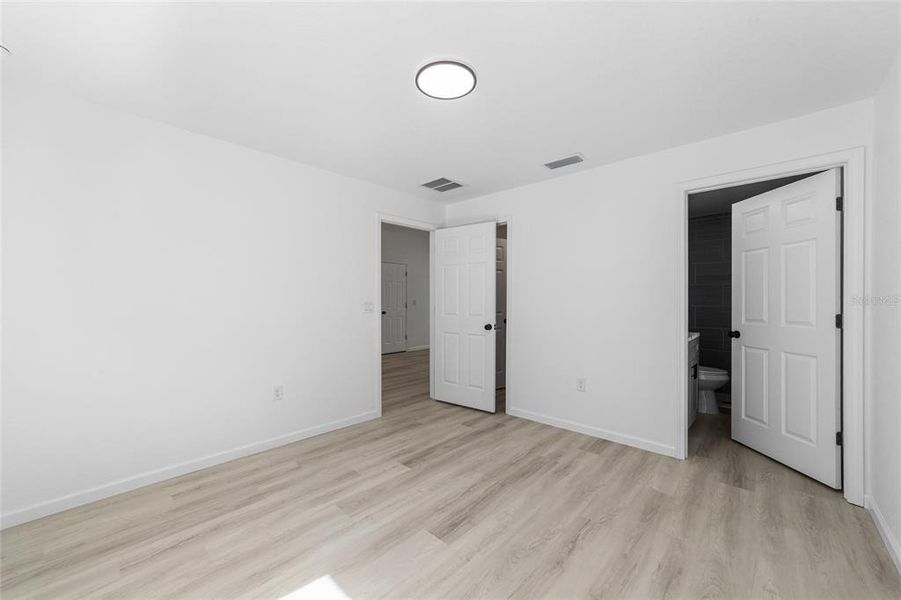Spacious, unfurnished interior of a new home in , Ocala (Image 28).
