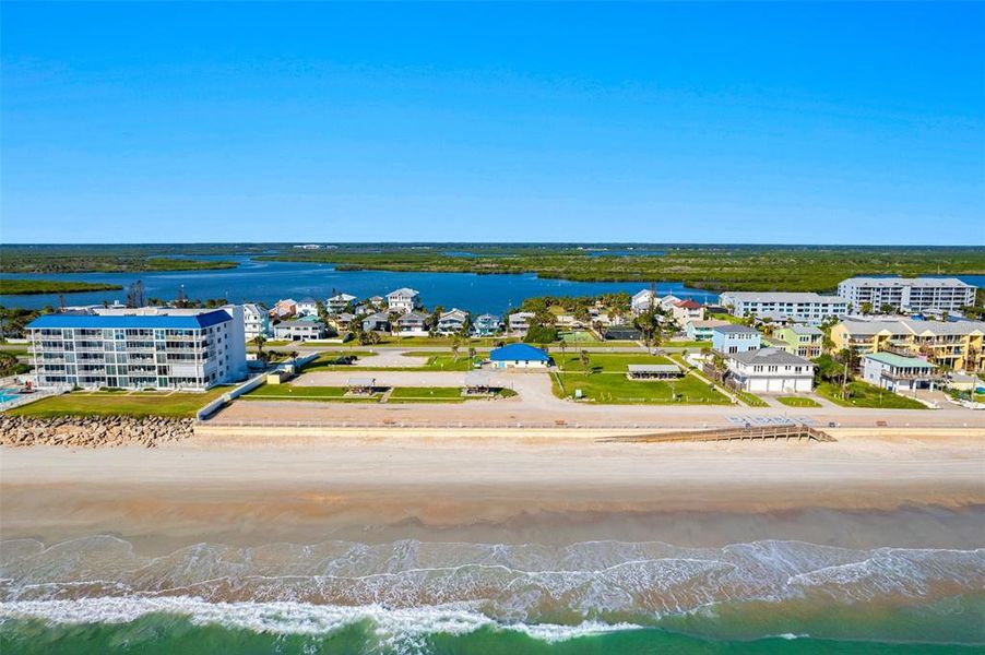 Condo located in New Smyrna Beach, FL showcasing its design and architecture (Image 7). Condo located in New Smyrna Beach, FL showcasing its design and architecture (Image 7).