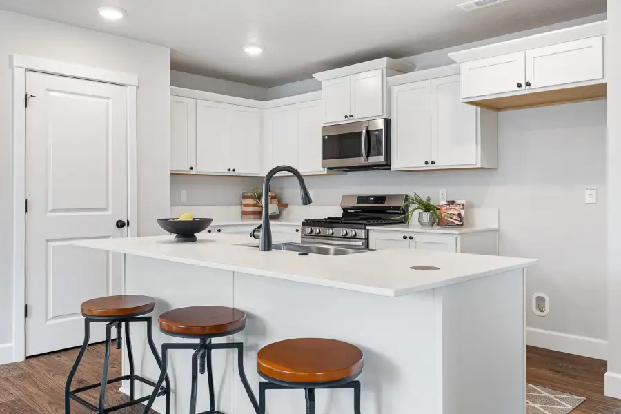 Furnished interior view inside a new home in McClannahan Summit, Umatilla (Image 11).