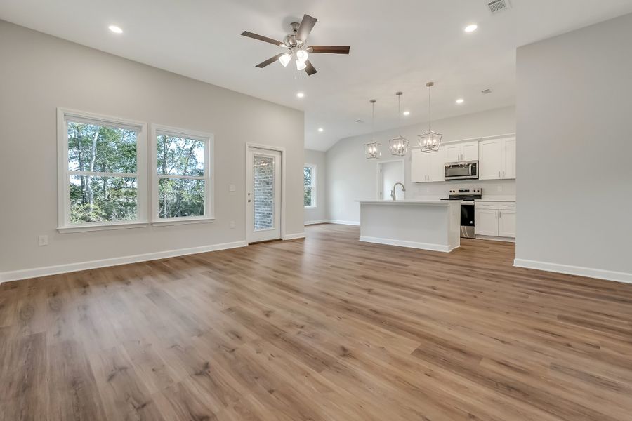 Spacious, unfurnished interior of a new home in , Crestview (Image 31).