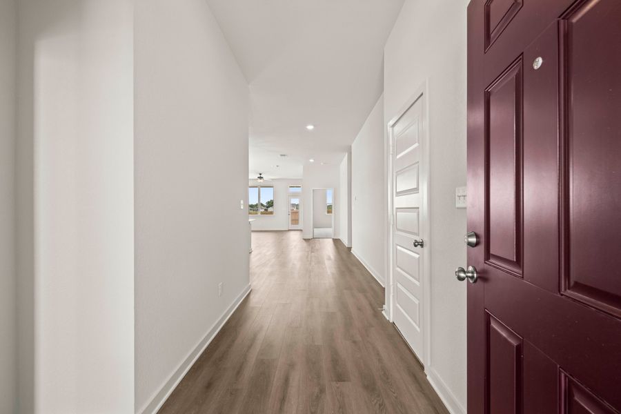 Spacious, unfurnished interior of a new home in Rancho San Gabriel, Georgetown (Image 16).