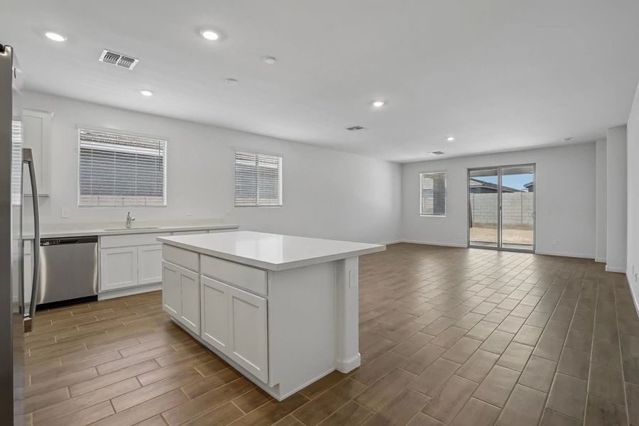 Representative images and renderings are for illustrative purposes. Actual structural options and design finishes of home may vary.