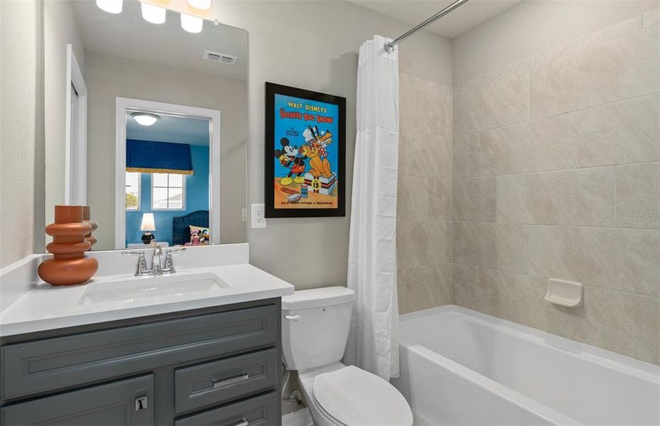 Furnished interior view inside a new home in Windsor Cay Resort, Clermont (Image 17).