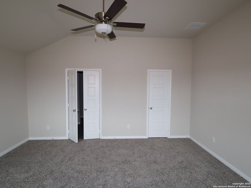Spacious, unfurnished interior of a new home in Agave, San Antonio (Image 16).