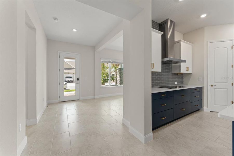 Furnished interior view inside a new home in , Orlando (Image 6).