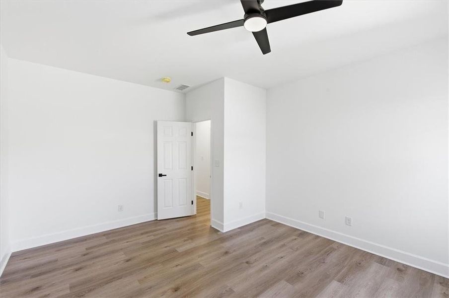 Spacious, unfurnished interior of a new home in , Atlanta (Image 36).