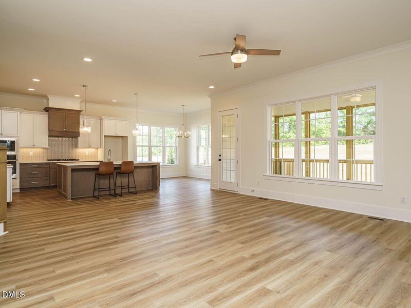 019-1280x960-living-room