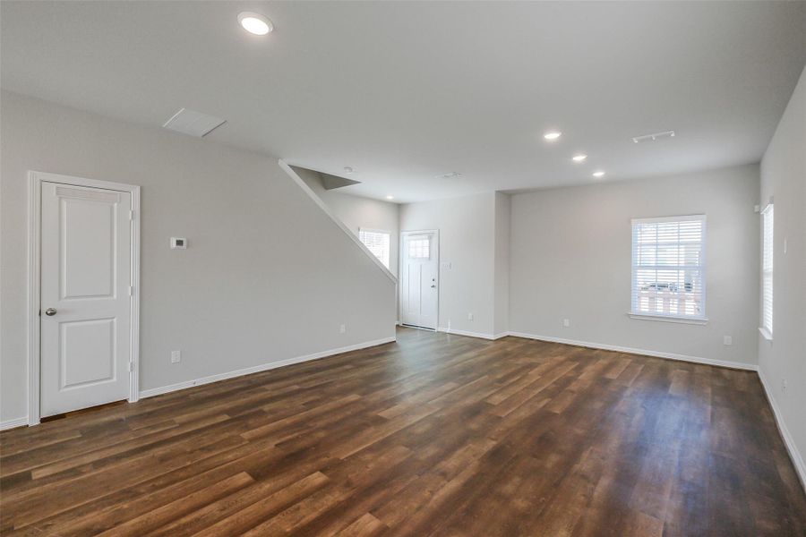 Spacious, unfurnished interior of a new home in , Houston (Image 15).