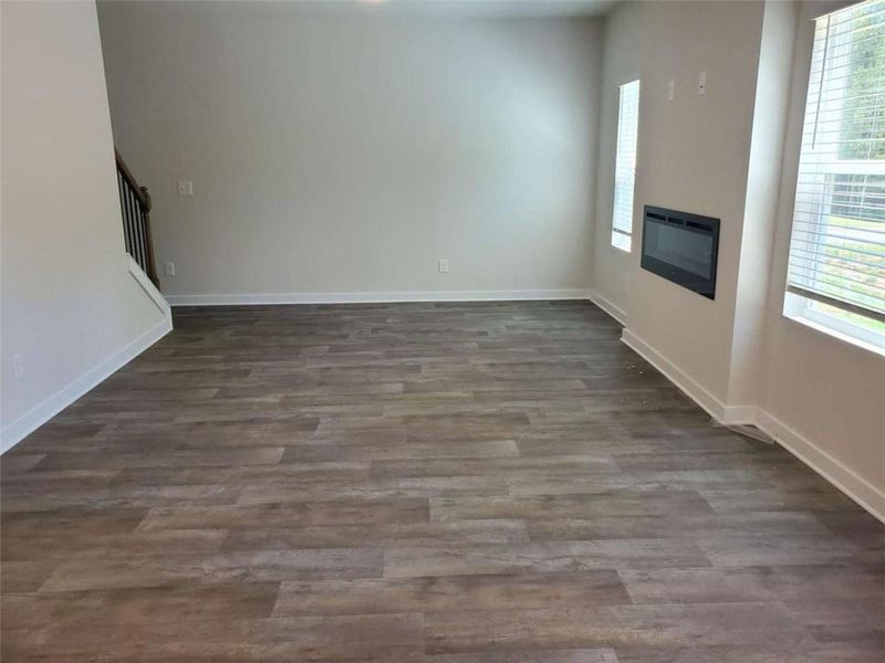 Spacious, unfurnished interior of a new home in Creekbend Overlook, South Fulton (Image 8).