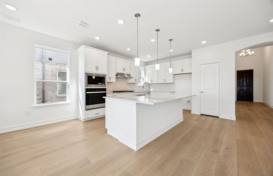 Spacious kitchen with eat-in bartop island
