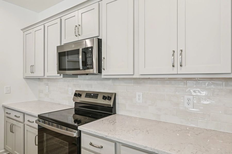 Representative images and renderings are for illustrative purposes. Actual structural options and design finishes of home may vary.