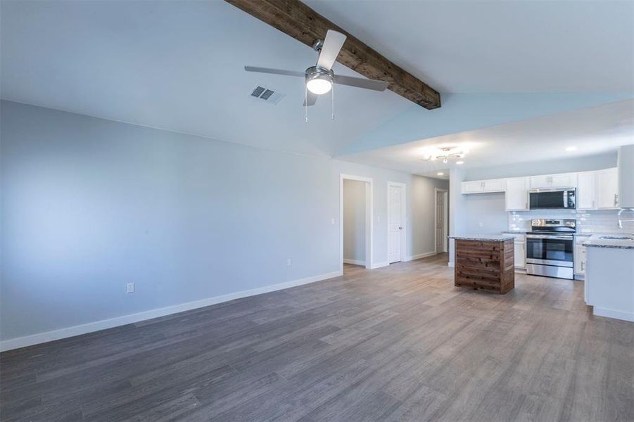 Spacious, unfurnished interior of a new home in , De Leon (Image 14).