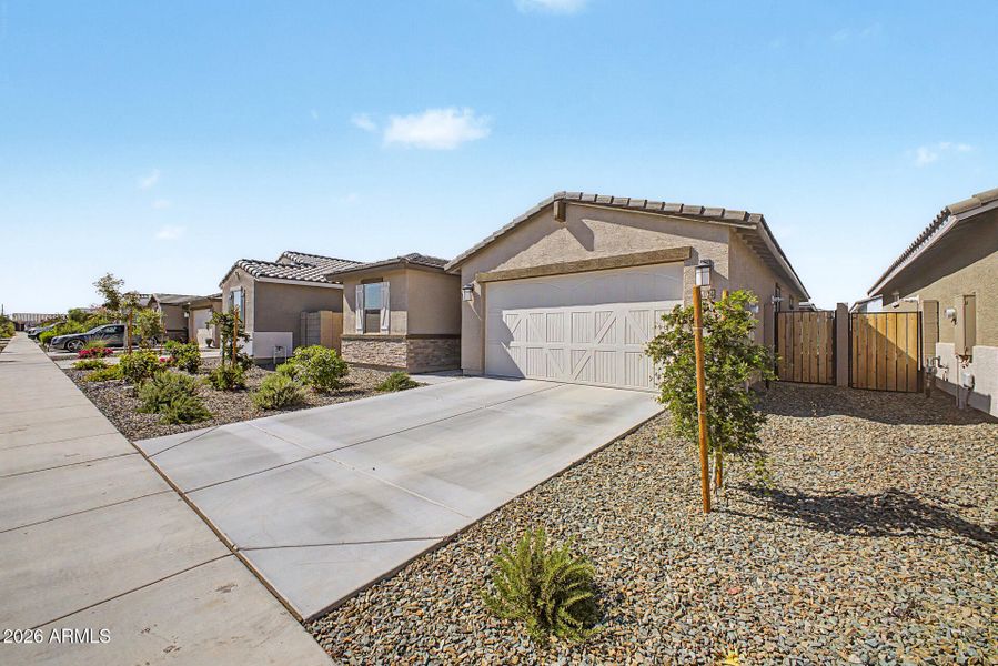 04 - Desert Hollow 16014 04 - Desert Hollow 16014