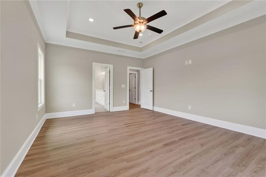 Spacious, unfurnished interior of a new home in , Hampton (Image 35).