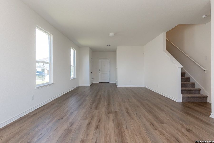 Spacious, unfurnished interior of a new home in Woodside Farms, Seguin (Image 11).