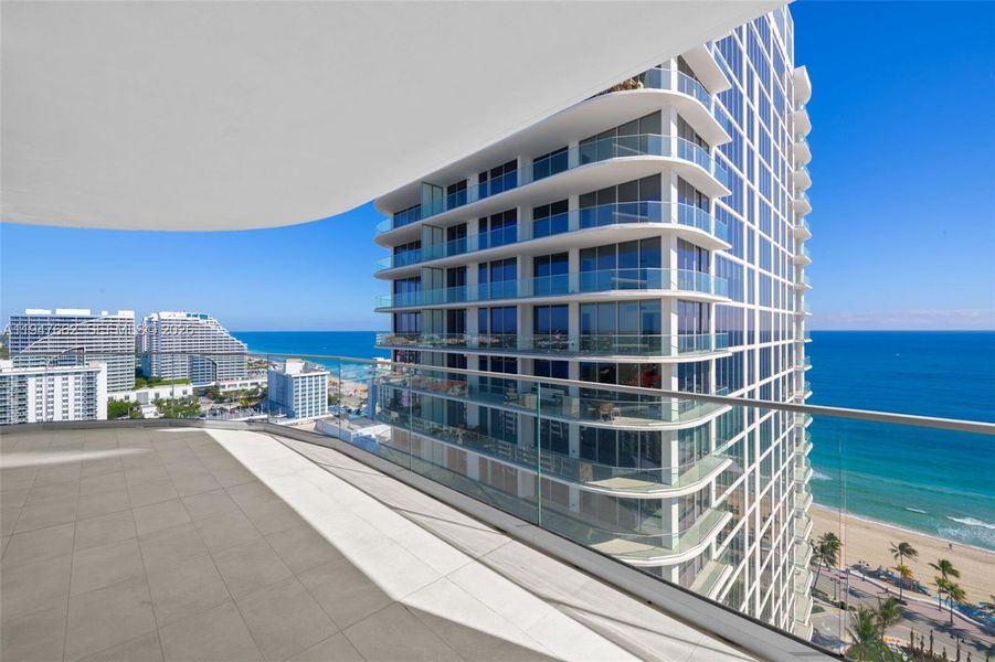 Condo located in Fort Lauderdale, FL showcasing its design and architecture (Image 24).