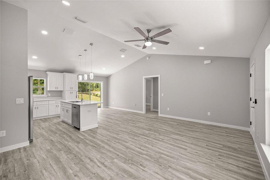 Spacious, unfurnished interior of a new home in , Ocala (Image 25).
