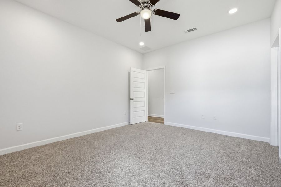 Spacious, unfurnished interior of a new home in , Crestview (Image 37).