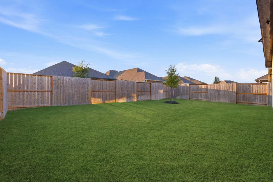 Exterior details and patio area of a home in Meridiana 40'/45', Manvel (Image 3).