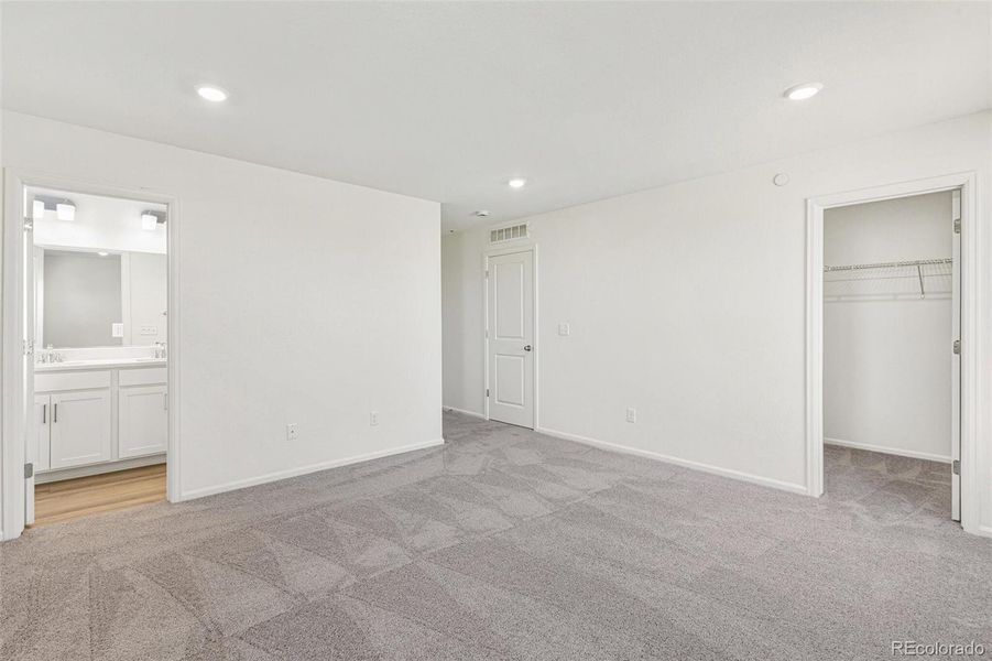 Spacious, unfurnished interior of a new home in Turnberry Villas, Commerce City (Image 17).