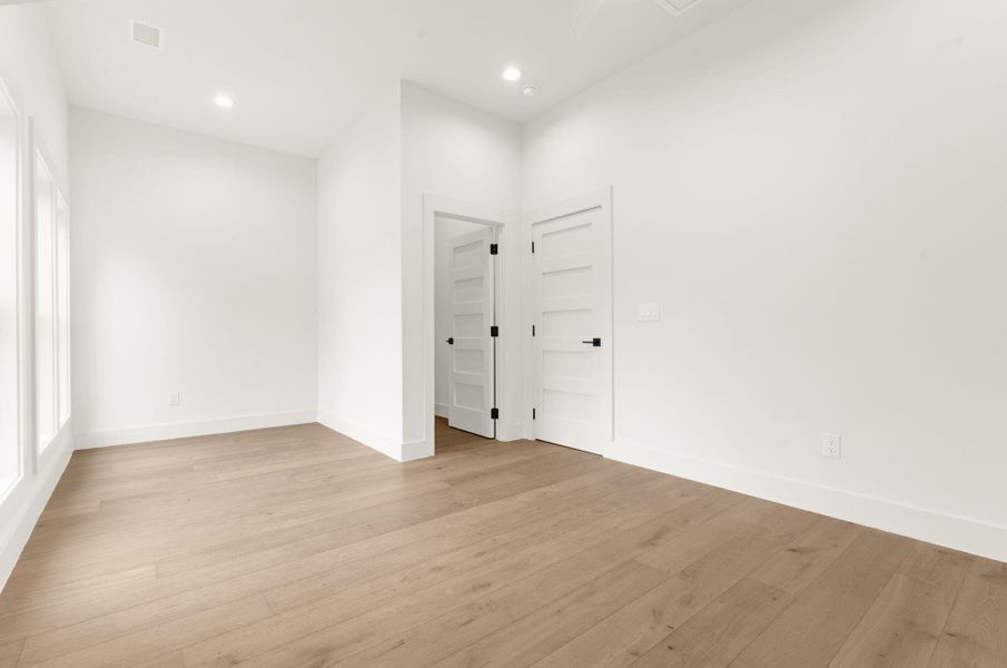 Spacious, unfurnished interior of a new home in , Mount Pleasant (Image 28).
